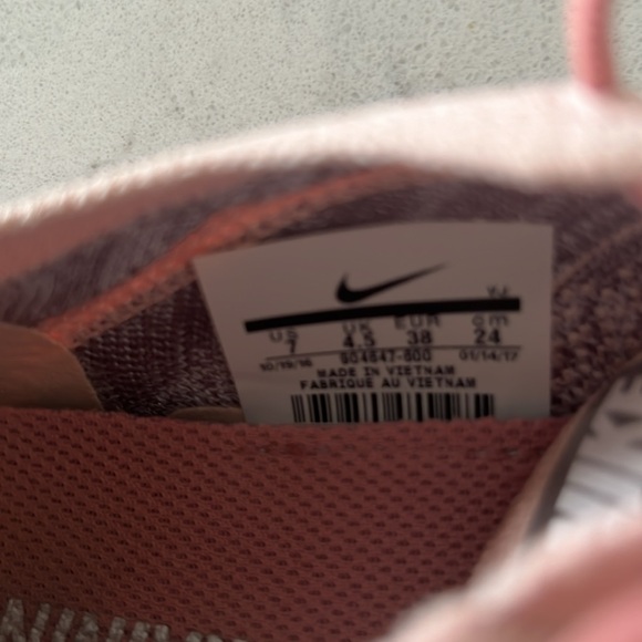 Nike women’s training shoes worn a couple of times - Picture 3 of 5